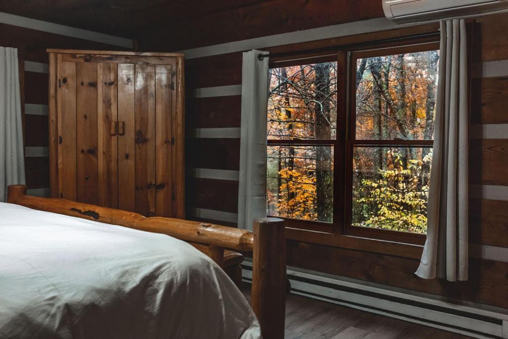 Deer Run Cabin At 36 North - Hot Tub Purlear Εξωτερικό φωτογραφία