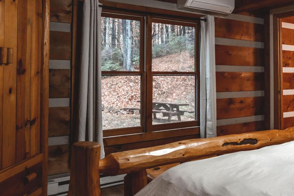 Deer Run Cabin At 36 North - Hot Tub Purlear Εξωτερικό φωτογραφία
