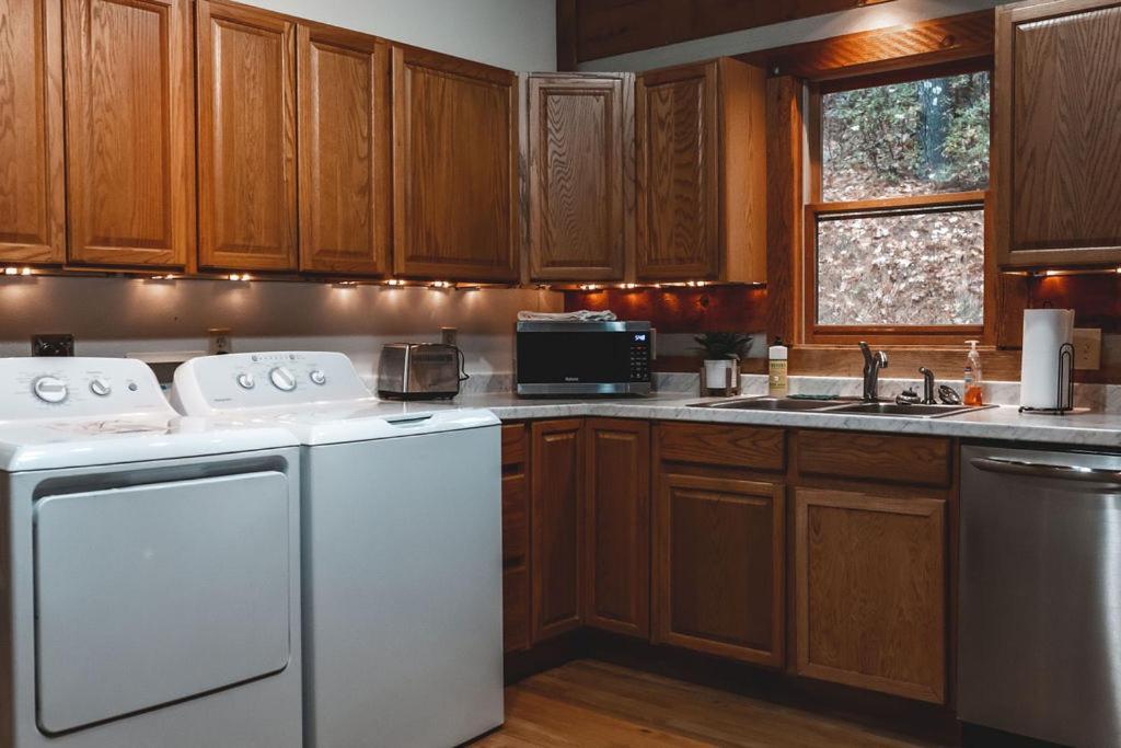 Deer Run Cabin At 36 North - Hot Tub Purlear Εξωτερικό φωτογραφία