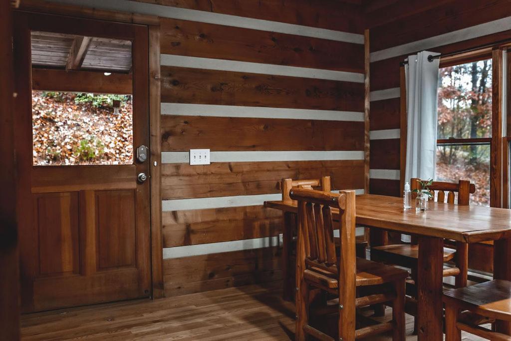 Deer Run Cabin At 36 North - Hot Tub Purlear Εξωτερικό φωτογραφία
